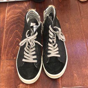 P448 Women’s Black Leather sneakers